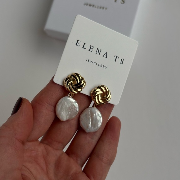 952 Gold and Pearl Drop Earrings - Picture 4 of 4